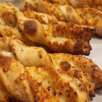 Round Table Pizza - Garlic twist - Pizza Near Me - Long Beach, California Round Table Pizza - Garlic twist - Pizza Near Me - Long Beach, California
