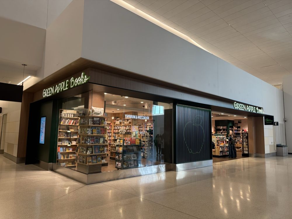 Green Apple Books Logo