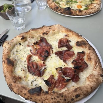 Faggio - White pie with speck and for di latte. - Pizza Near Me - Paris, 75