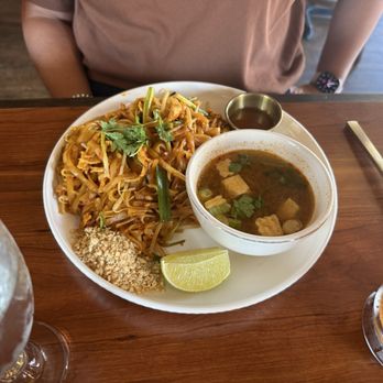 Mantra Raja - Pad Thai (L) - Thai Near Me - Carlsbad, California Mantra Raja - Pad Thai (L) - Thai Near Me - Carlsbad, California