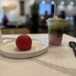 Moka & Co - Raspberry dessert+ strawberry matcha