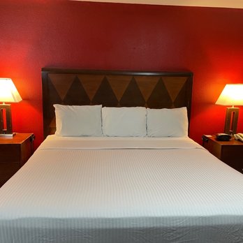 Rodeway Inn & Suites - King Beds - Hotels Near Me - Hemphill, Texas