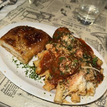 Cafe Napoli - Baked ziti and meatballs with some garlic bread - Coffee & Tea Near Me - Sacramento, California Cafe Napoli - Baked ziti and meatballs with some garlic bread - Coffee & Tea Near Me - Sacramento, California