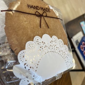 La Vie Always Latte Cafe - Ginger cookie - Coffee & Tea Near Me - Norfolk, Virginia