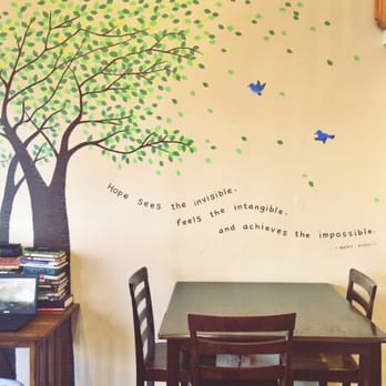 Spero Spera - Hand painted decor on the walls - makes me feel like I'm in a boutique - Coffee & Tea Near Me - Honolulu, Hawaii