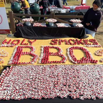 Smilin’ Sweets - We offer catering and bulk orders of our mini cupcakes to make your event even more special. - Cupcakes Near Me Smilin’ Sweets - We offer catering and bulk orders of our mini cupcakes to make your event even more special. - Cupcakes Near Me