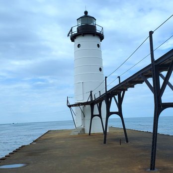 5th Avenue Beach - Beaches Near Me - Manistee, Michigan