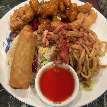Grand Asia - Garlic chicken dinner combo - Pan Asian Near Me - Riverbank, California Grand Asia - Garlic chicken dinner combo - Pan Asian Near Me - Riverbank, California