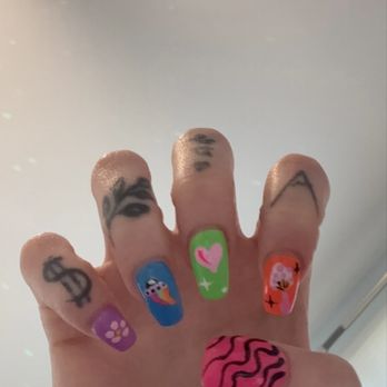 Cosmo Nail Spa - Trippy handpainted - Nail Salons Near Me - College Park, Maryland