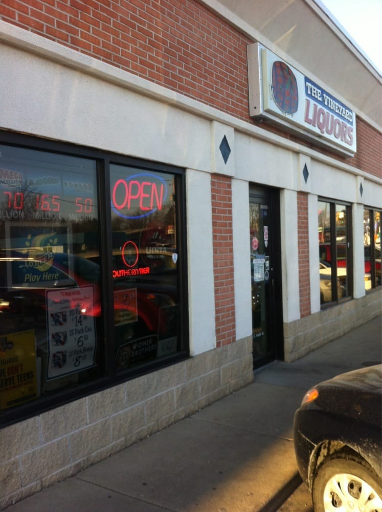 Vineyard Liquor Store Logo