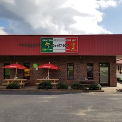 Taco Tonys - Picnic tables outdoor. Busy at lunch time.
