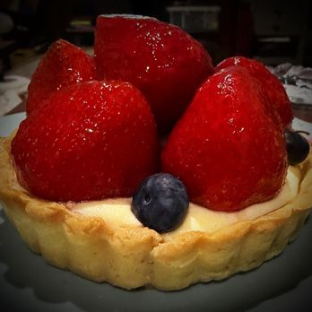 Le Louvre French Cafe - Panier de Fruits - Creperies Near Me - Tulsa, Oklahoma