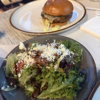Baron Long Bar & Grill - Southwest burger & side salad - Burgers Near Me - Alpine, California