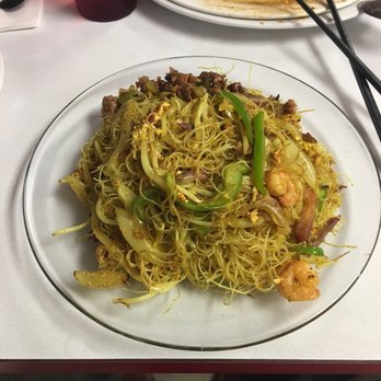 Golden Eagle Chinese Restaurant - Mai Fun. These noodles are awesome.  Light tender. - Seafood Near Me - Honolulu, Hawaii