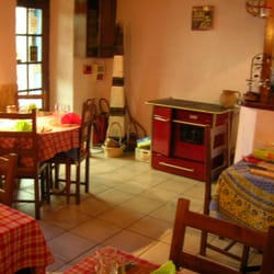 restaurant le repountchou - deux petites salles chaleureuses ou cela sent vraiment bon