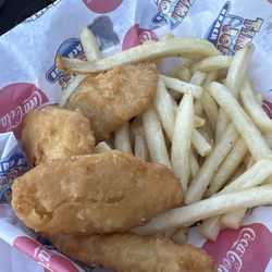 Meschutt Beach Hut - Fish n' chips