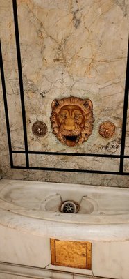 Photo of New York Public Library - Stephen A. Schwarzman Building - New York, NY, US. Cool little lion feature