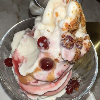 1888 CHOP HOUSE - Birthday dessert - Wine Bars Near Me - Banff, Alberta