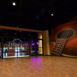 Tupelo Music Hall - Lobby entrance to stage/seating area