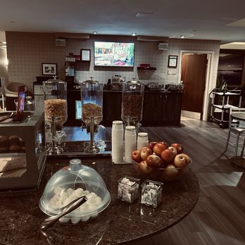 Best Western Plus Bayside Hotel - Breakfast - Hotels Near Me - Oakland, California Best Western Plus Bayside Hotel - Breakfast - Hotels Near Me - Oakland, California