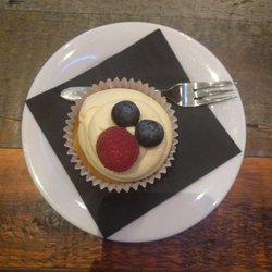 Café Swiss - Summer Berry Cupcake