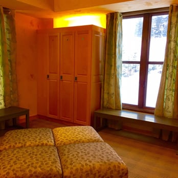 exhale Spa - Ladies lockers room - Barre Classes Near Me - Beaver Creek, Colorado