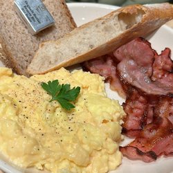 Le Pain Quotidien - Œufs Brouillés (Scrambeld Eggs) mit Bacon