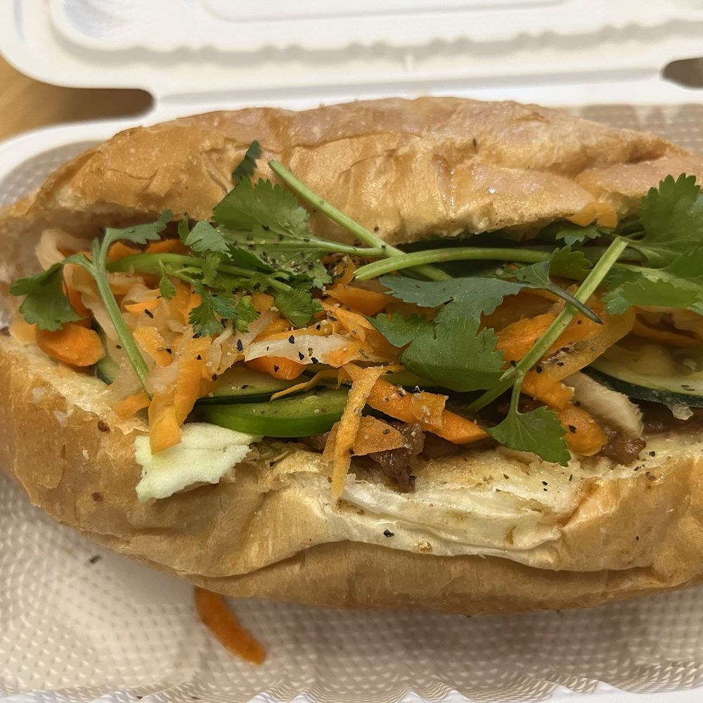 Bbq chicken banh mi Bbq chicken banh mi