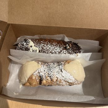Mike’s Pastry - Bakeries Near Me - Boston, Massachusetts