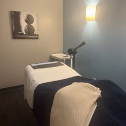 Hand & Stone Massage and Facial Spa - The room I was in