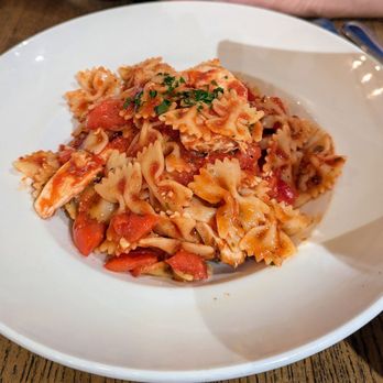 Vero Amore - Swan - Pasta Pomodoro with chicken - Pizza Near Me - Tucson, Arizona