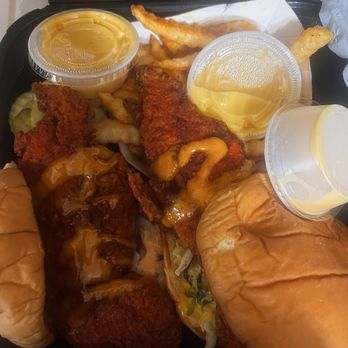 Dave's Hot Chicken - Chicken Shop Near Me - Lancaster, California
