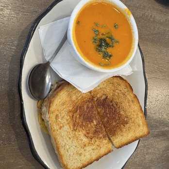 Mints & Honey - Grilled Cheese Sandwich with Tomato Basil Soup - Coffee & Tea Near Me - Burlingame, California Mints & Honey - Grilled Cheese Sandwich with Tomato Basil Soup - Coffee & Tea Near Me - Burlingame, California
