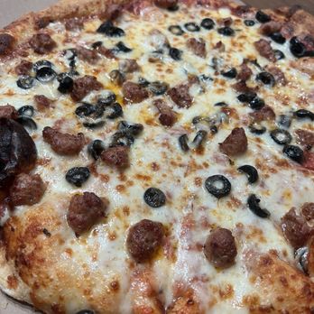 Barro's Pizza - Italian sausage and black olive pizza - Pizza Near Me - Phoenix, Arizona Barro's Pizza - Italian sausage and black olive pizza - Pizza Near Me - Phoenix, Arizona