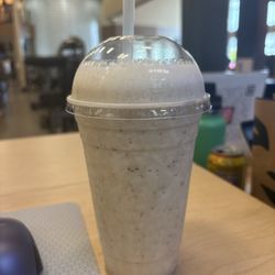 Juice Bar Paradise - A smoothie on a desk