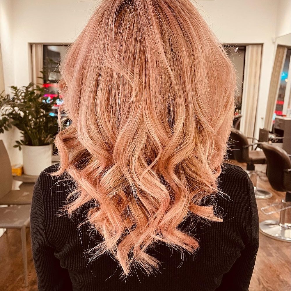 D Square Salon Image