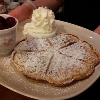 Kaffee Hamburg - selbstgem. Waffeln mit Kirschen & Sahne - Cafes Near Me - Oldenburg, NI Kaffee Hamburg - selbstgem. Waffeln mit Kirschen & Sahne - Cafes Near Me - Oldenburg, NI