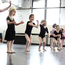 Danceworks - Youth Classes. Photo by Stephanie Sanchez.