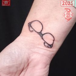 DAKINITATTOO - Buddy Holly glasses tattoo