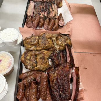 Snow's BBQ - Barbeque Near Me - Lexington, Texas