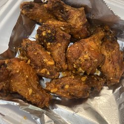 Park Avenue Pizza - Eight wings extra well done hot garlic