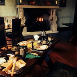 Creagan House - Fantastic breakfast by the fireplace.