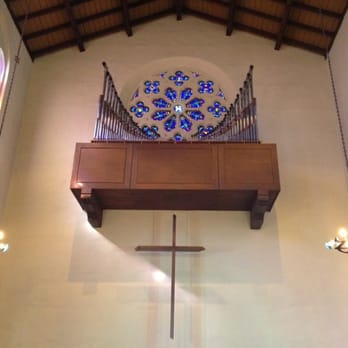 St Luke's Episcopal Church - Rose window - Churches Near Me - Monrovia, California St Luke's Episcopal Church - Rose window - Churches Near Me - Monrovia, California