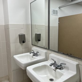 DSW Designer Shoe Warehouse - Women's restroom - Shoe Stores Near Me - Littleton, Colorado DSW Designer Shoe Warehouse - Women's restroom - Shoe Stores Near Me - Littleton, Colorado