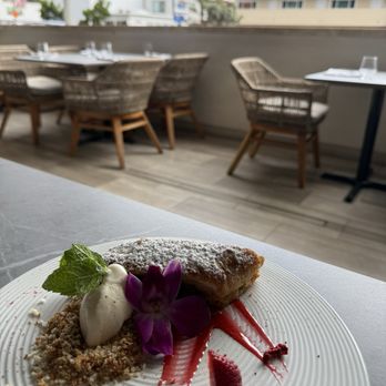 Q Terrace - Apple Strudel - with ice cream - Seafood Near Me - Laguna Beach, California