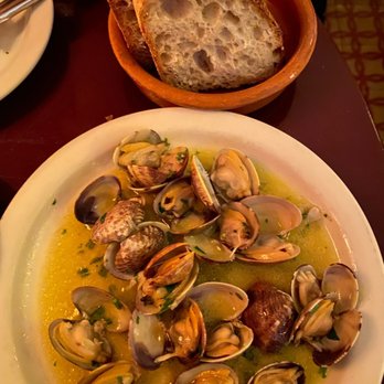 Cervo's - Manila Clams with Garlic and Vinho Verde - Seafood Near Me - New York, New York Cervo's - Manila Clams with Garlic and Vinho Verde - Seafood Near Me - New York, New York