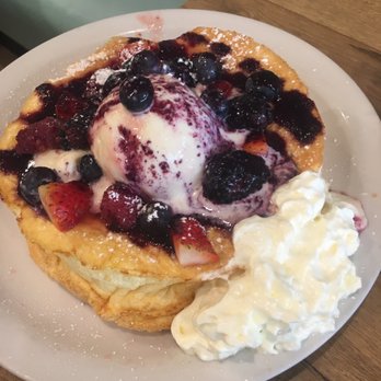 Aloha Kitchen - Berry soufflé pancakes - Breakfast & Brunch Near Me - Honolulu, Hawaii Aloha Kitchen - Berry soufflé pancakes - Breakfast & Brunch Near Me - Honolulu, Hawaii
