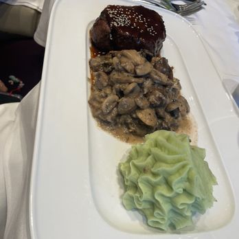 Wild Mango - Grilled beef tenderloin - New American Near Me - Westlake, Ohio