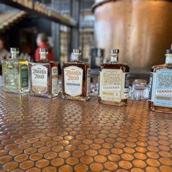 Log Still Distillery - Gin, barrel-aged gin, bourbon, 8-year-old whiskey, 10-year-old whiskey