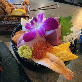 Kuro Sushi - HH Chirashi Bowl - Sushi Bars Near Me - Bellevue, Washington